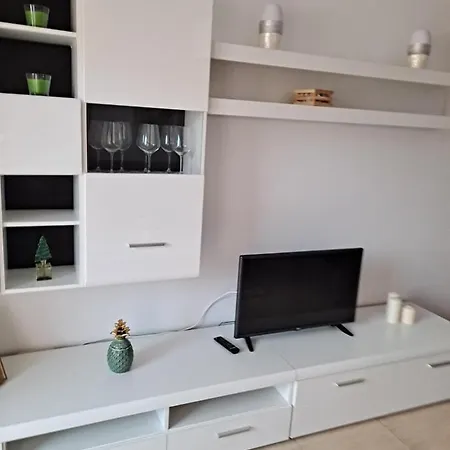 Sunny Los Cristianos Apartment Walk To Beach Los Cristianos (Tenerife)