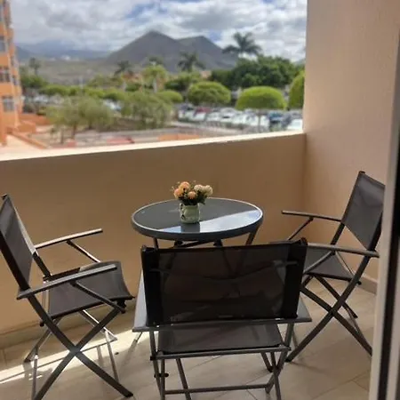 Sunny Los Cristianos Apartment Walk To Beach Los Cristianos (Tenerife)